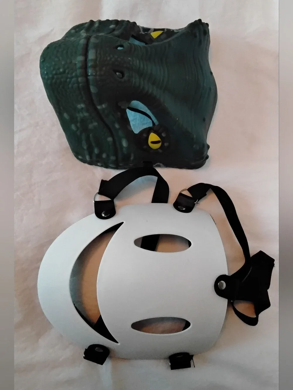 1 Green Dinosaur Face Mask And 1 White Smiling Face Mask 2 Pc
